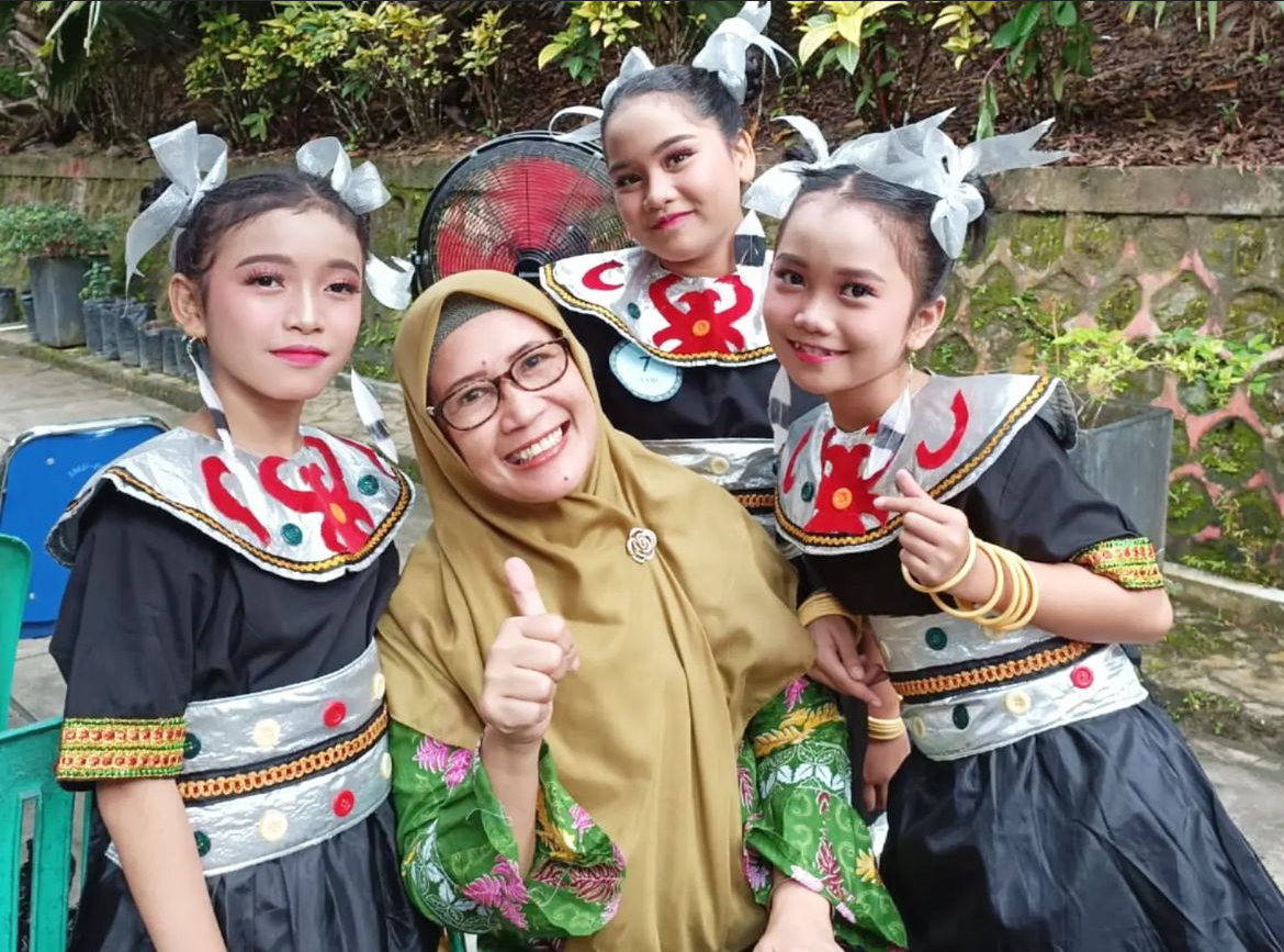 Terus Berjalan, English Day Berikan Perkembangan Baik