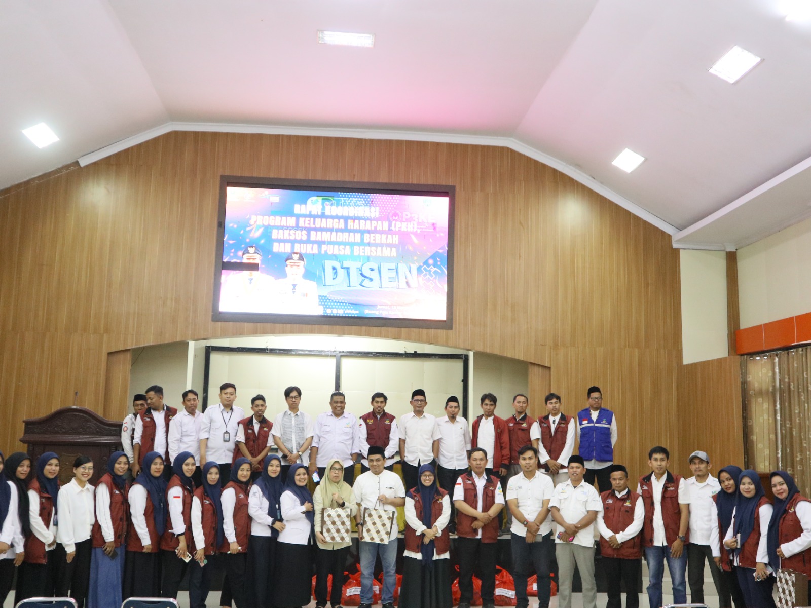 Momentum Ramadhan, SDM PKH Maros Gelar Rakor Sekaligus Berbagi Sembako dan Tahlilan